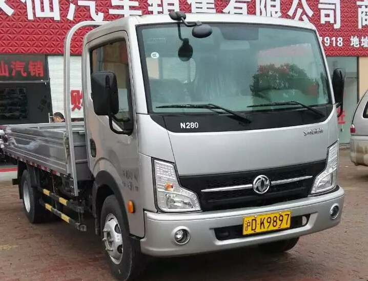天龍9.6米前四后四廂式運輸車
