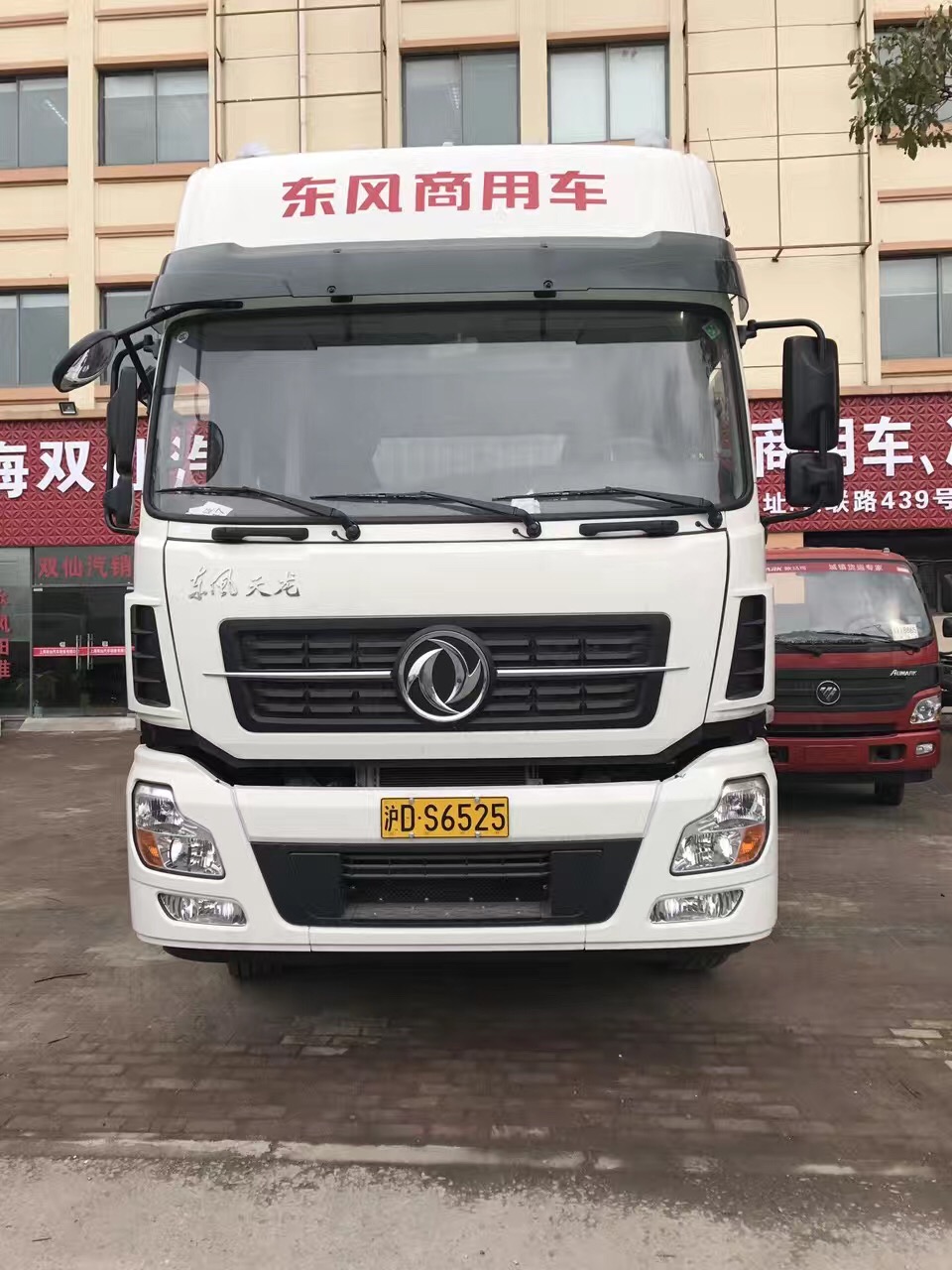 天龍9.6米前四后四廂式運輸車